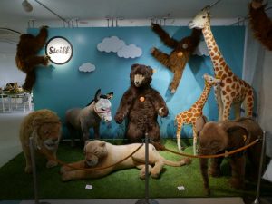 シュタイフ アニマルワールド展（横浜人形の家）会場の様子