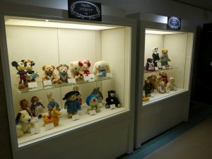 シュタイフ アニマルワールド展（横浜人形の家）会場の様子
