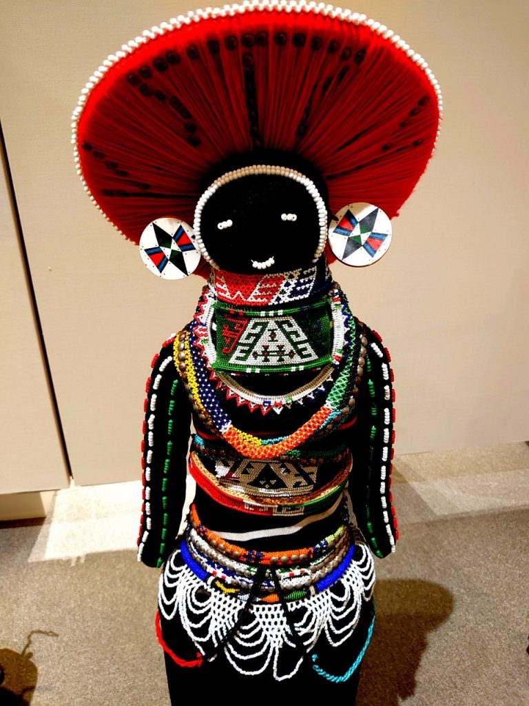 「おもちゃでめぐる世界の秘密」展示
