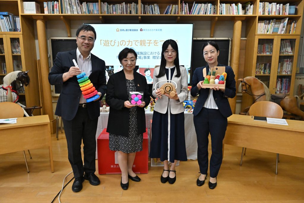 贈呈式に出席された関係者の皆さま